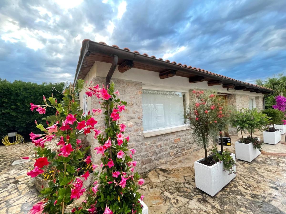 Villa Paonessa Lido Di Fondi Bagian luar foto