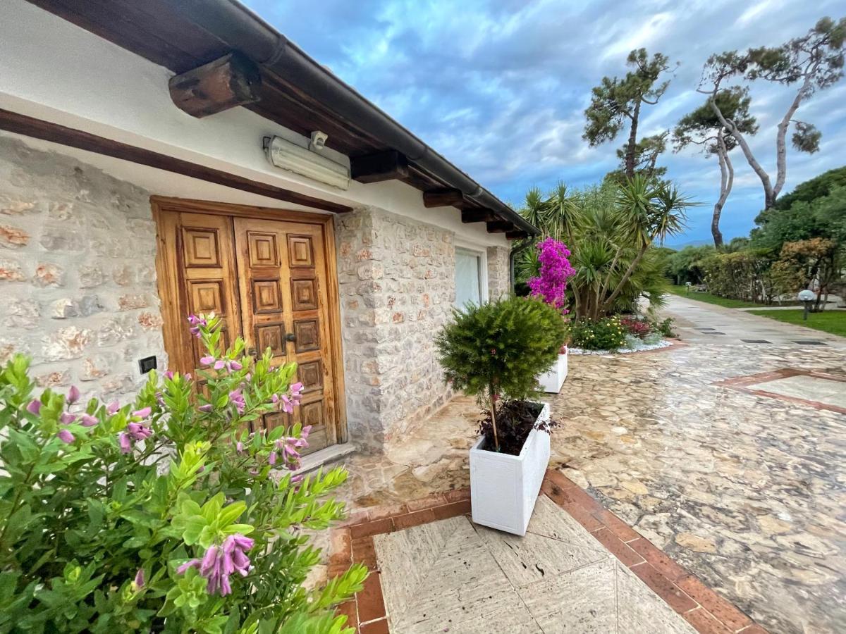 Villa Paonessa Lido Di Fondi Bagian luar foto