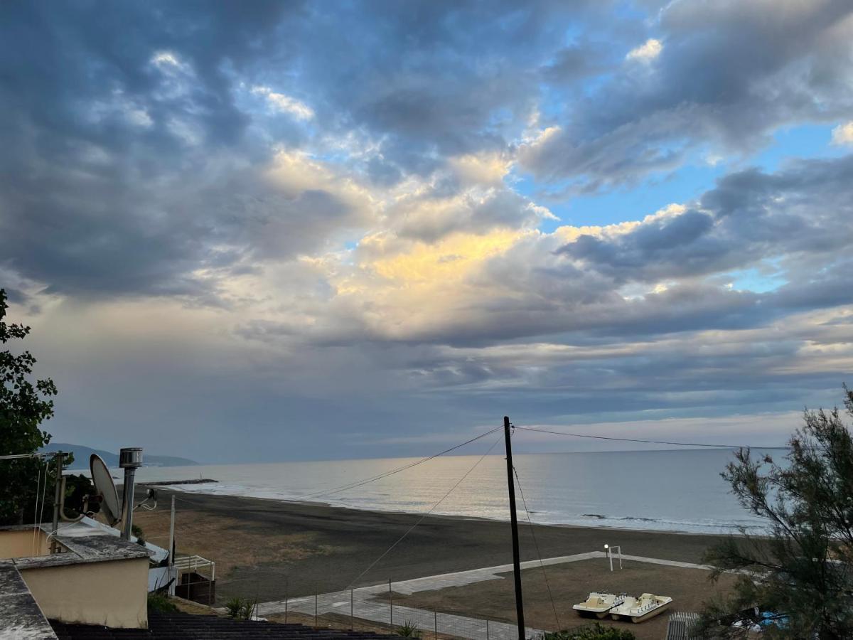 Villa Paonessa Lido Di Fondi Bagian luar foto