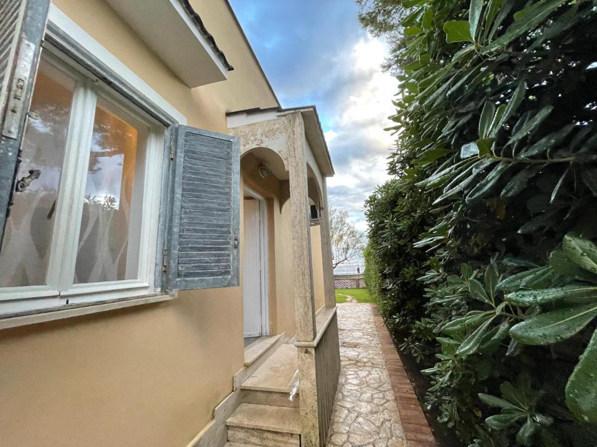 Villa Paonessa Lido Di Fondi Bagian luar foto