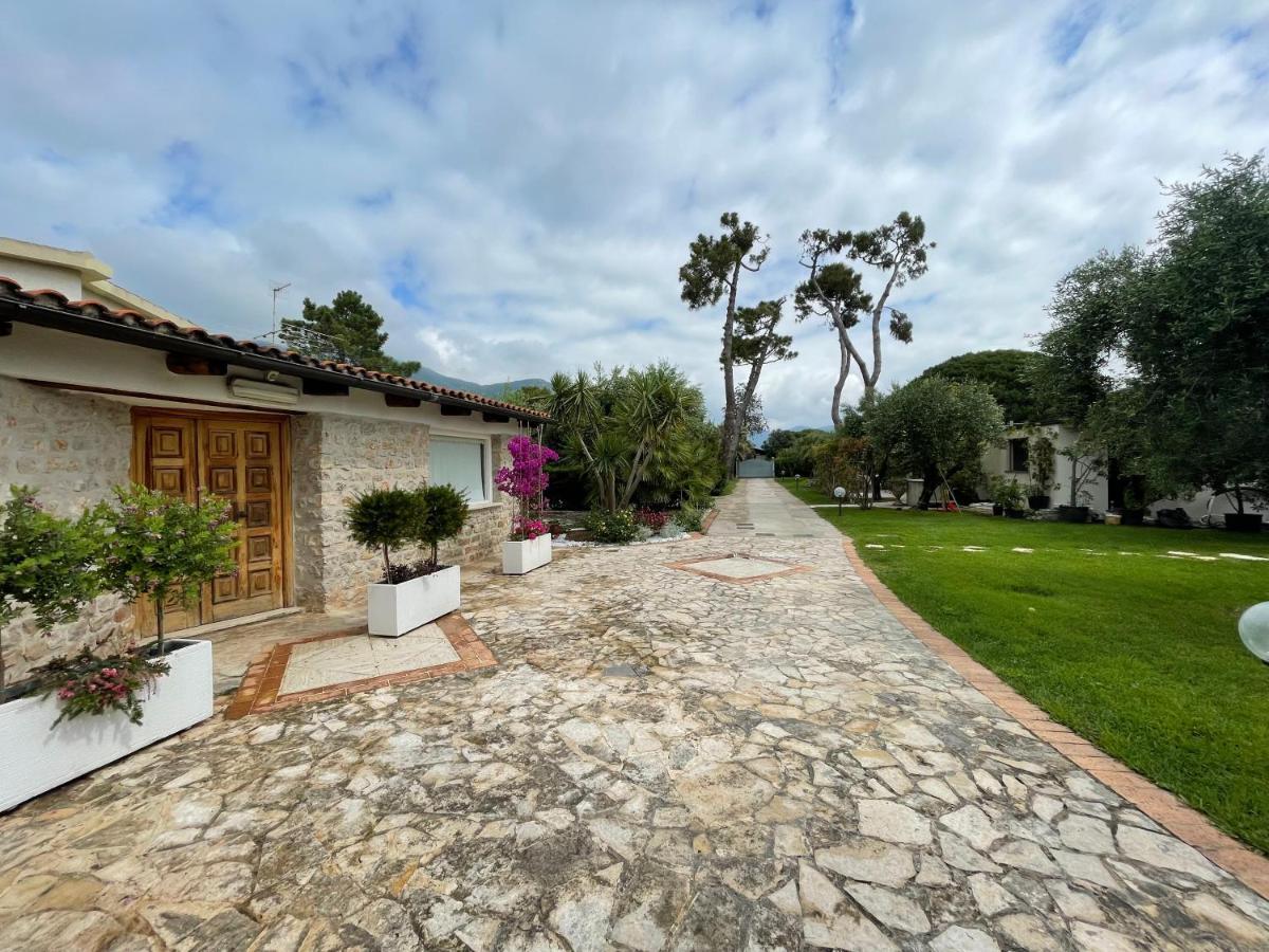 Villa Paonessa Lido Di Fondi Bagian luar foto