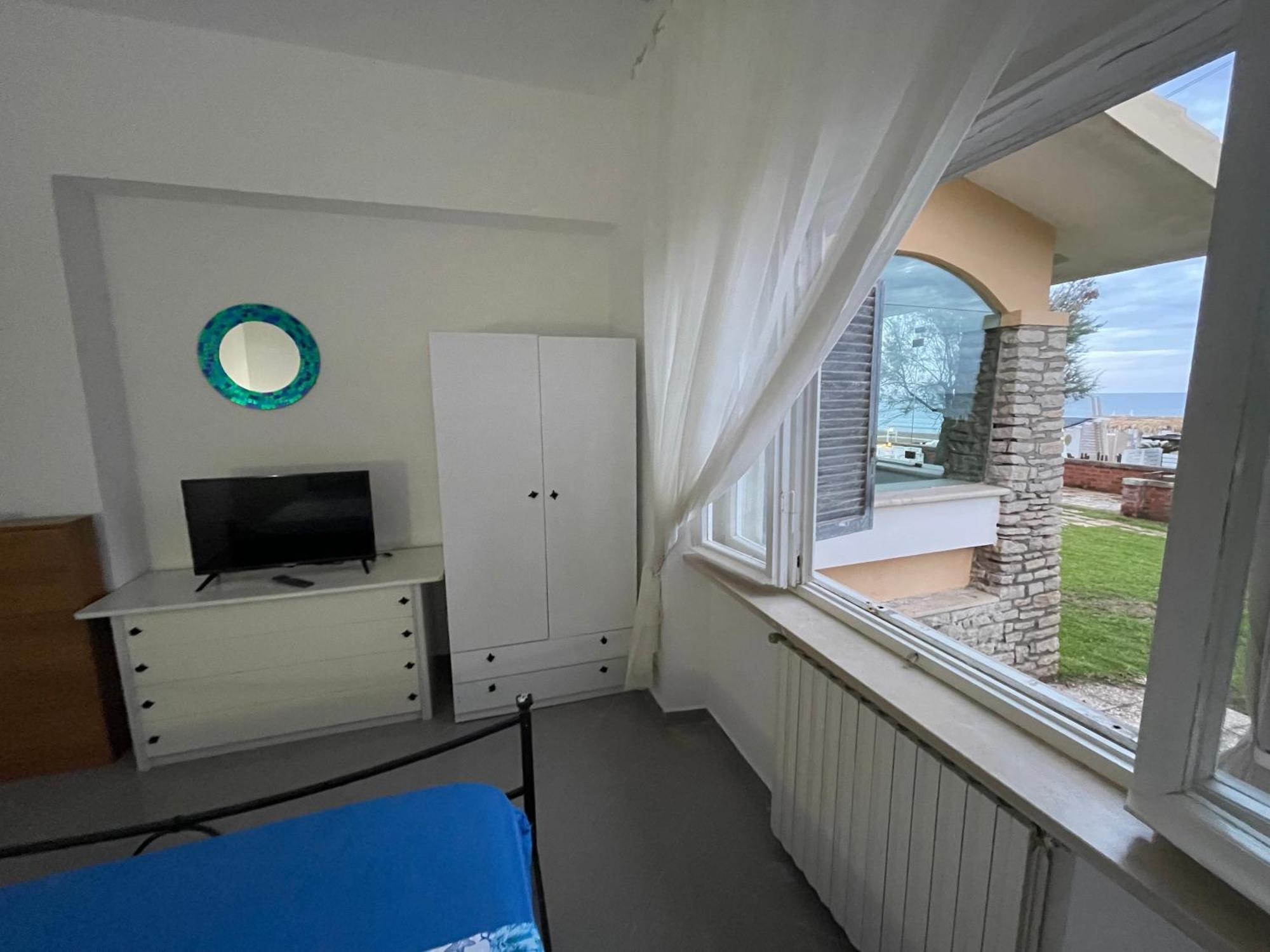 Villa Paonessa Lido Di Fondi Ruang foto
